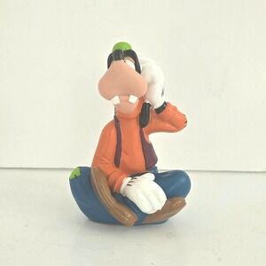 Disney Goofy Dog Sitting Pose 5.5 Inch PVC Toy Cake Topper Vinyl